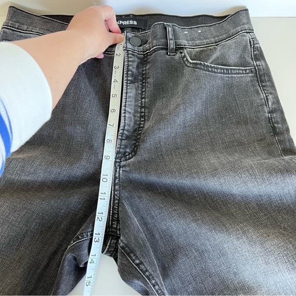 Express Women’s Super High Rise Mom Jean - Picture 11 of 12